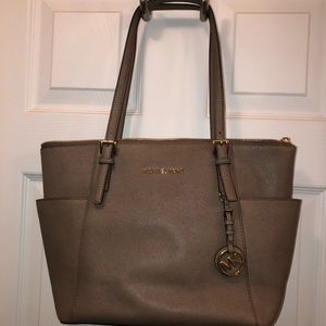 Michael Kors Jet Set Tote